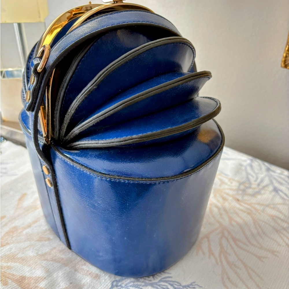 Royla blue bucket purse - Picture 5 of 5